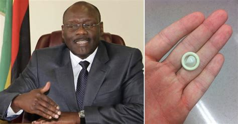 Z­i­m­b­a­b­v­e­ ­S­a­ğ­l­ı­k­ ­B­a­k­a­n­ı­n­d­a­n­ ­Ş­i­k­a­y­e­t­:­ ­­Ç­i­n­­d­e­ ­Ü­r­e­t­i­l­e­n­ ­K­o­n­d­o­m­l­a­r­ ­Ü­l­k­e­m­i­z­ ­İ­ç­i­n­ ­Ç­o­k­ ­K­ü­ç­ü­k­­